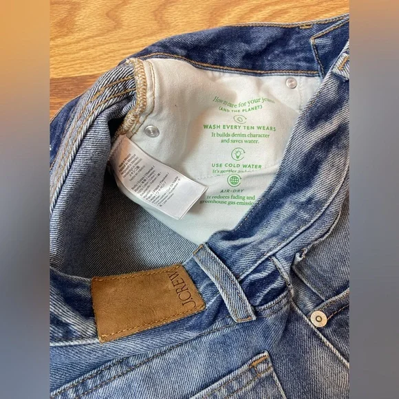 J.Crew Relaxed Jean Shorts in a medium wash with a frayed hem Size 26 - Picture 4 of 8